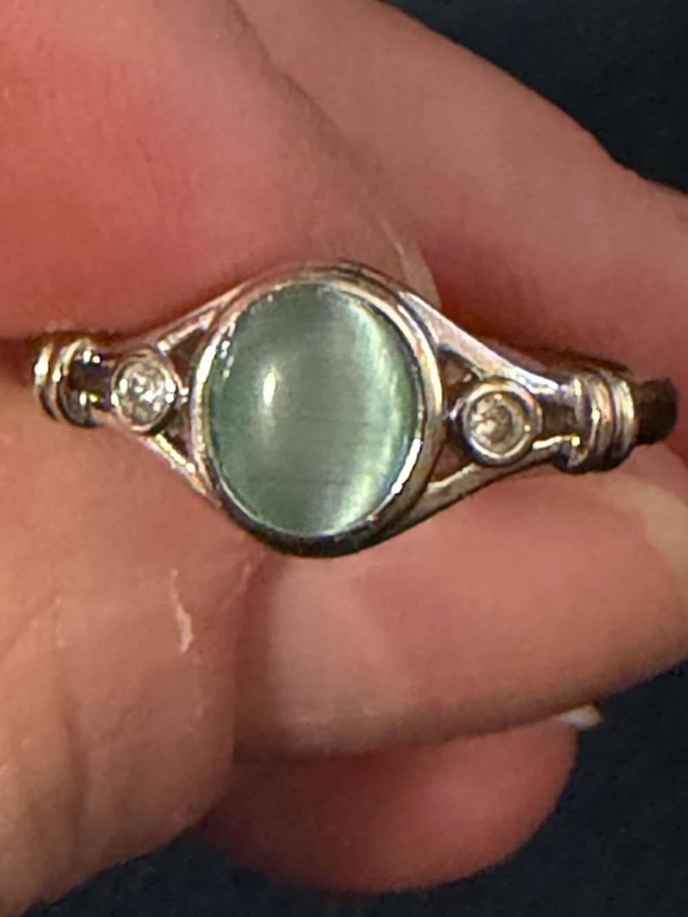 Sterling Silver Green Cat's Eye Cabochon Ring